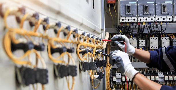 Professional Electrician technician working in Rolling Hills Estates, CA